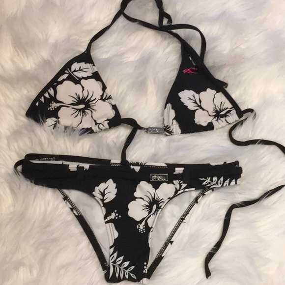 O'Neill Other - Floral bikini